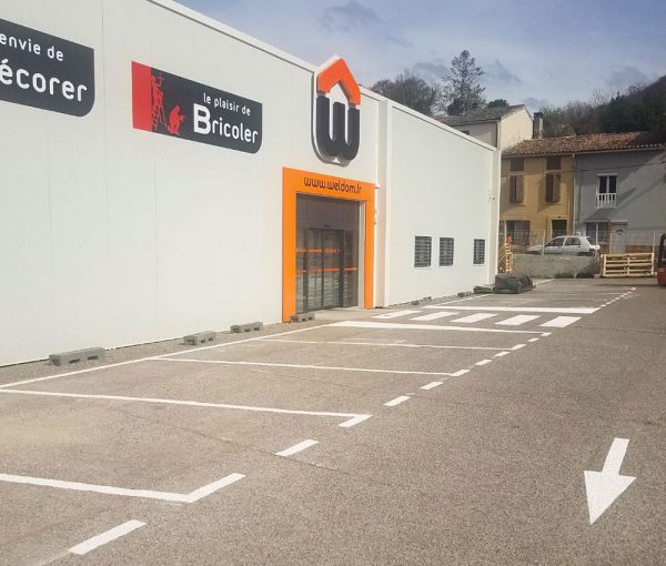 Marquage au sol chantier Weldom Ariège