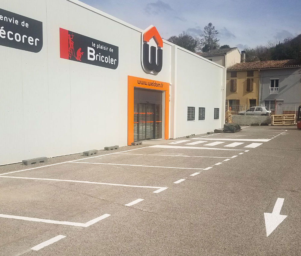Marquage au sol chantier Weldom Ari&egrave;ge