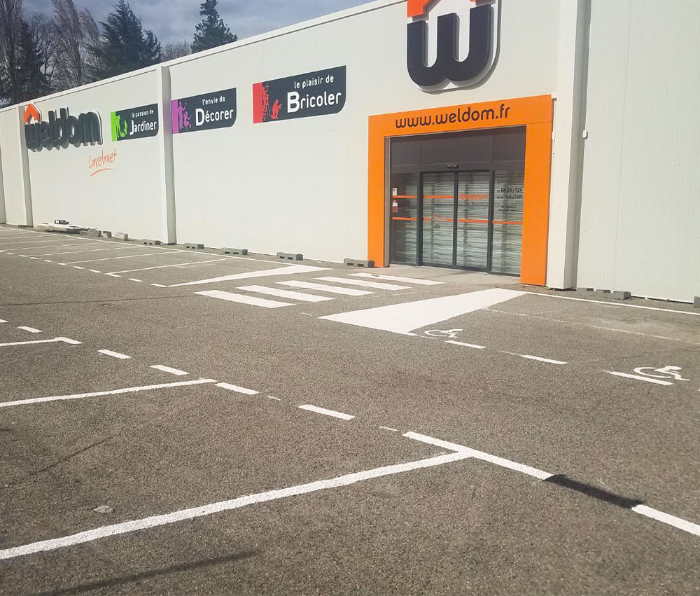 Marquage au sol chantier Weldom Lavelanet